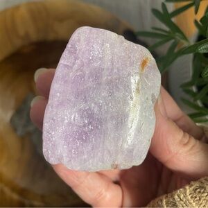 Large UV reactive polished kunzite Crystal Freeform palm size